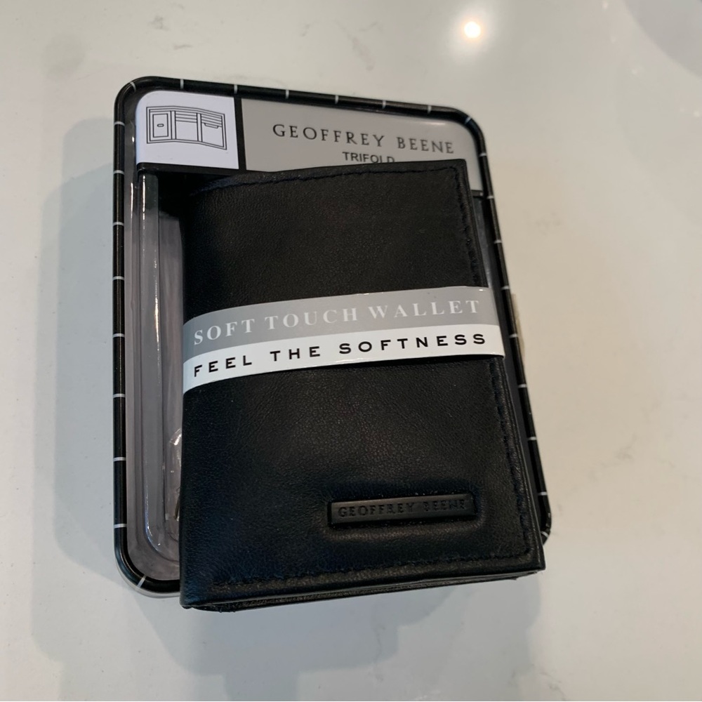 Geoffrey Beene black trifold wallet